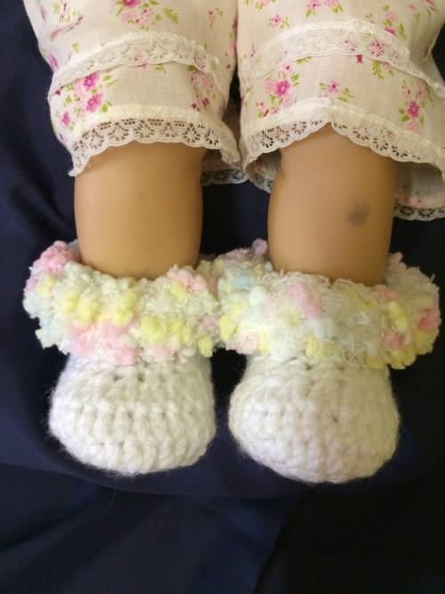 Crocheted Baby Shoes & Beanie Set (0-3 Months)