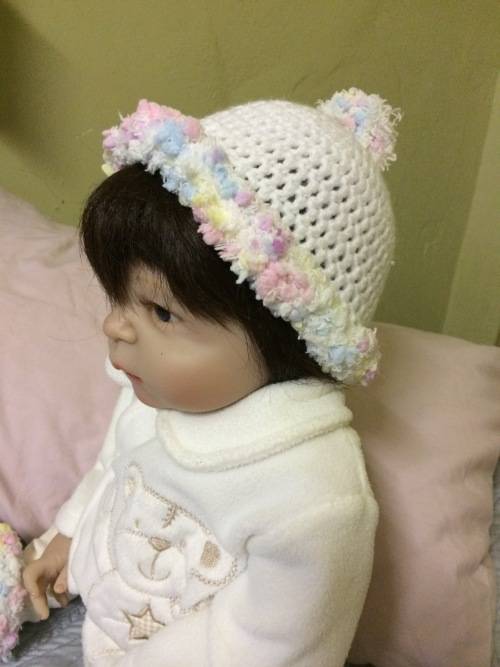 Crocheted Baby Shoes & Beanie Set (0-3 Months)