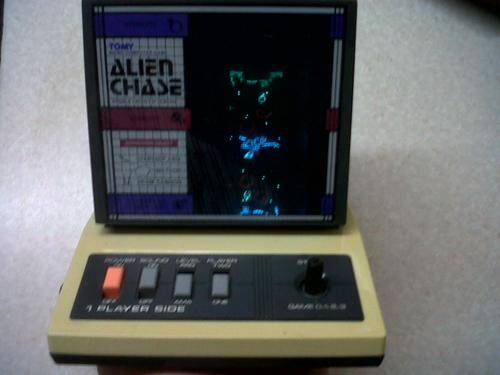 Alien Chase - Tomy handheld game console