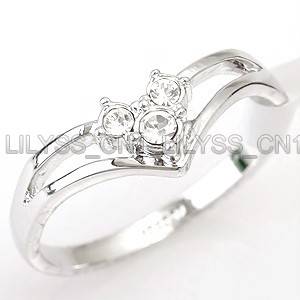 18k GP White Gold Chevron Band Ring