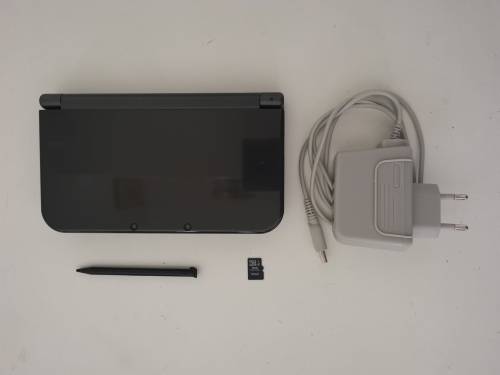 Nintendo New 3DS XL (Grey) with Protective Cover