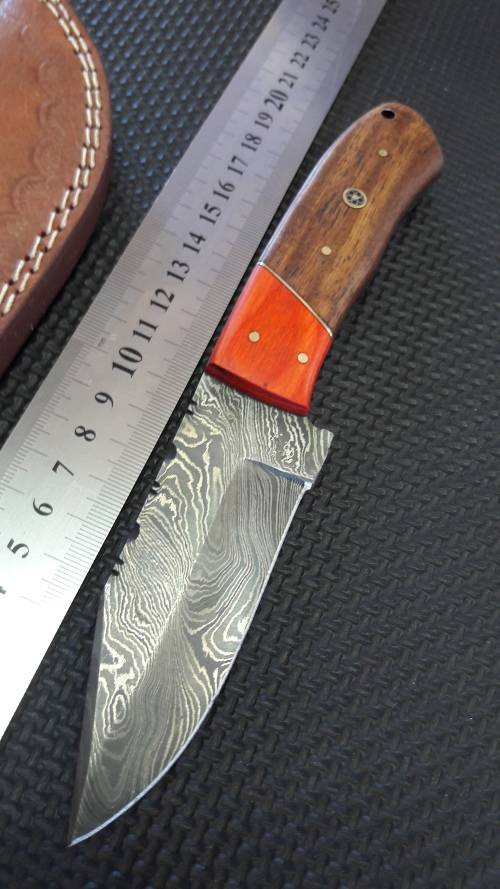 DAMASCUS Hand made knife, a must for any knife collector, AWESOME Gift,Leather Sheath incl