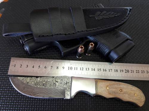 Handmade DAMASCUS Steel Knife, Wooden handle scales. Crazy R1 start, No reserve.