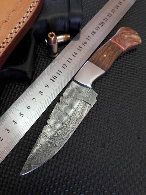 Handmade DAMASCUS Steel Knife, Wooden handle scales. Crazy R1 start, No reserve.