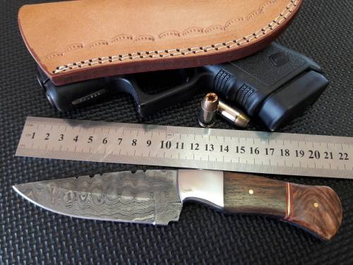 Handmade DAMASCUS Steel Knife, Wooden handle scales. Crazy R1 start, No reserve.