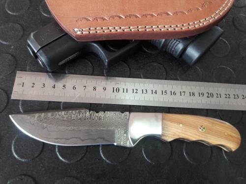 Handmade DAMASCUS Steel Knife, Wooden handle scales. Crazy R1 start, No reserve.