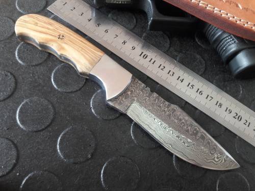 Handmade DAMASCUS Steel Knife, Wooden handle scales. Crazy R1 start, No reserve.