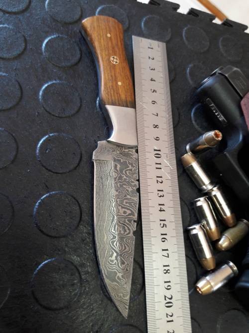 Handmade DAMASCUS Steel Knife, Wooden handle scales. Crazy R1 start, No reserve.