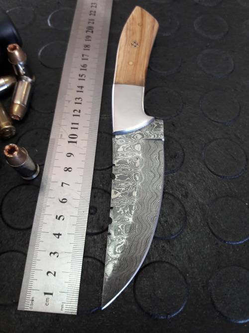 Handmade DAMASCUS Steel Knife, WOODEN handle scales. Crazy R1 start, No reserve.