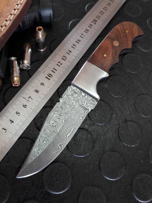 Handmade DAMASCUS Steel Knife, WOODEN handle scales. Crazy R1 start, No reserve.