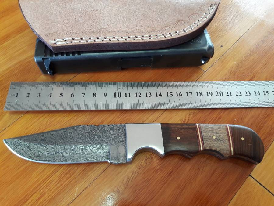 Handmade DAMASCUS Steel Knife, WOODEN handle scales. Crazy R1 start, No reserve.