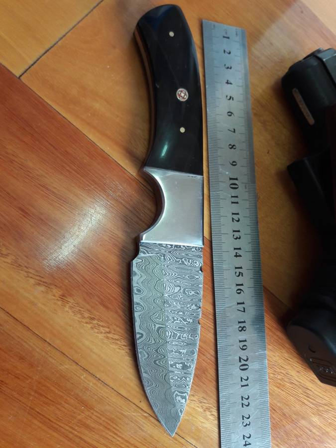 Handmade DAMASCUS Steel Knife with Bull horn handle scales. Crazy R1 start, No reserve.
