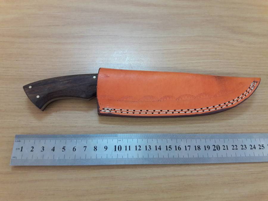 Handmade DAMASCUS Steel Knife, Bull Horn and Wooden handle. Crazy R1 start, No reserve.