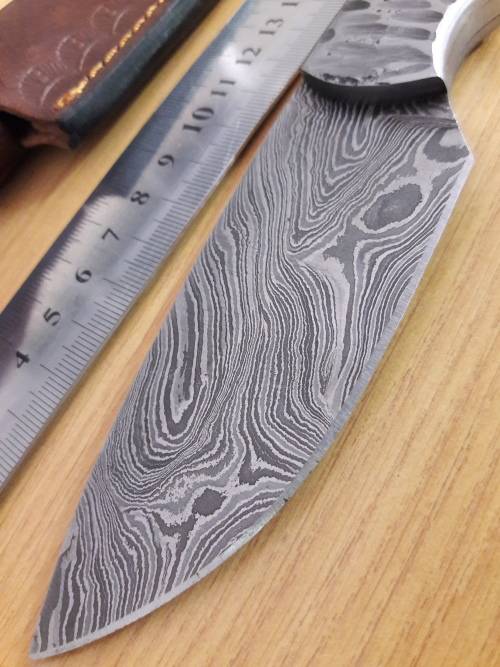 Handmade DAMASCUS Steel Hunting Knife,   BULL HORN handle scales and Steel bolster, NEW DESIGN !!!!!