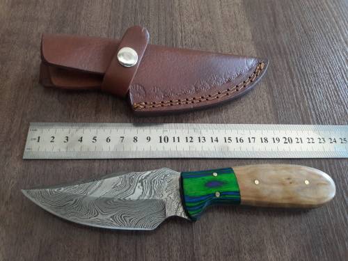 Handmade DAMASCUS Steel Hunting Knife with Wooden handle scales.FULL TANG !!!!!!