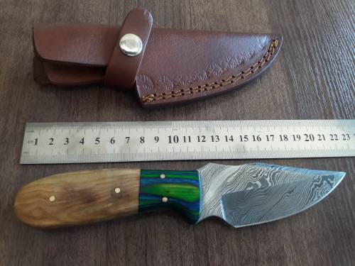 Handmade DAMASCUS Steel Hunting Knife with Wooden handle scales.FULL TANG !!!!!!