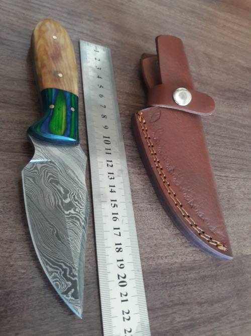 Handmade DAMASCUS Steel Hunting Knife with Wooden handle scales.FULL TANG !!!!!!