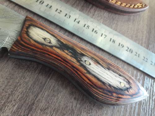 Handmade DAMASCUS Steel Hunting Knife with Wooden handle scales.FULL TANG !!!!!!