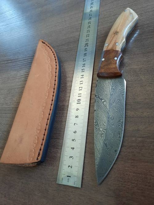 Handmade Damascus steel HUNTING  knife with WOODEN handle scales.