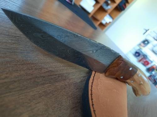 Handmade Damascus steel HUNTING  knife with WOODEN handle scales.