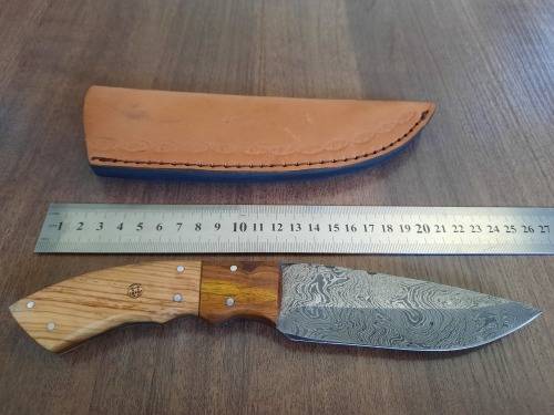 Handmade Damascus steel HUNTING  knife with WOODEN handle scales.