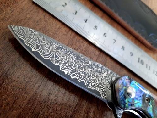 Damascus VG-10 Stainless Steel folding knife, RAZOR Sharp, Rosewood & Shell handle.