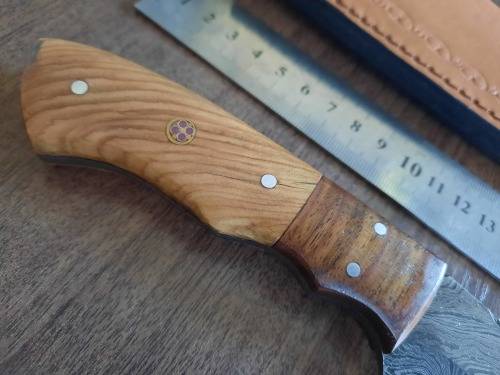 Handmade Damascus steel HUNTING  knife with WOODEN handle scales.  NEW STOCK !!