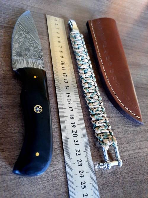 Handmade Damascus steel HUNTING  knife with BULL HORN handle scales. FREE Bracelet !!!!