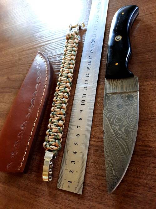 Handmade Damascus steel HUNTING  knife with BULL HORN handle scales. FREE Bracelet !!!!