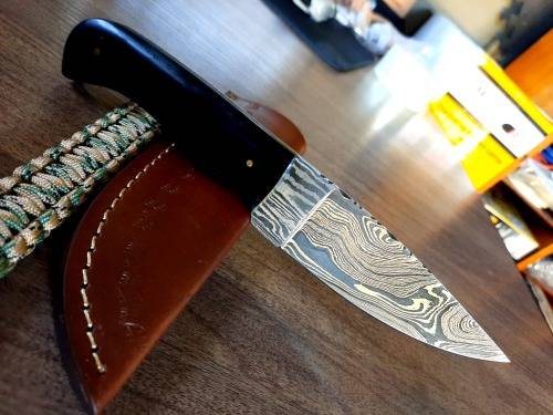 Handmade Damascus steel HUNTING  knife with BULL HORN handle scales. FREE Bracelet !!!!
