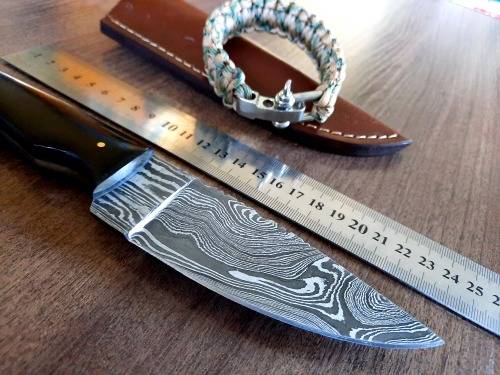 Handmade Damascus steel HUNTING  knife with BULL HORN handle scales. FREE Bracelet !!!!