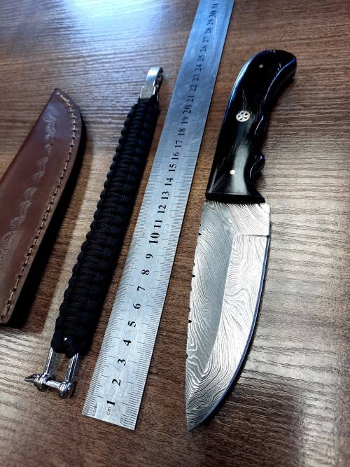 Handmade Damascus steel HUNTING  knife with BULL HORN handle scales. FREE Bracelet !!!!