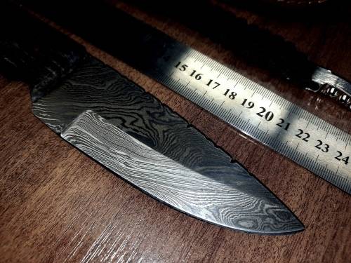 Handmade Damascus steel HUNTING  knife with BULL HORN handle scales. FREE Bracelet !!!!