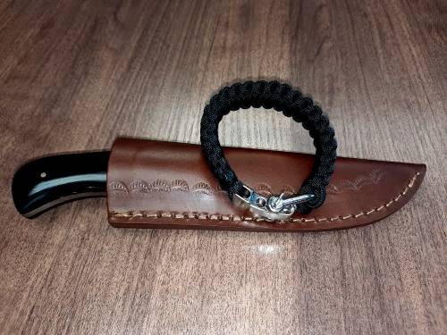 Handmade Damascus steel HUNTING  knife with BULL HORN handle scales. FREE Bracelet !!!!