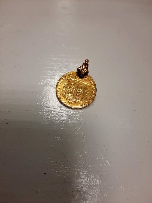 1868 Gold Sovereign - Young Victoria head and Shield at the back, 7,98Grams 22Carat GOLD