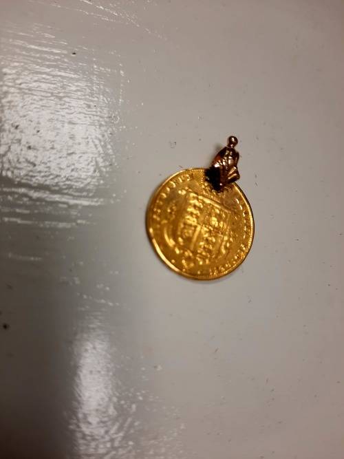 1868 Gold Sovereign - Young Victoria head and Shield at the back, 7,98Grams 22Carat GOLD