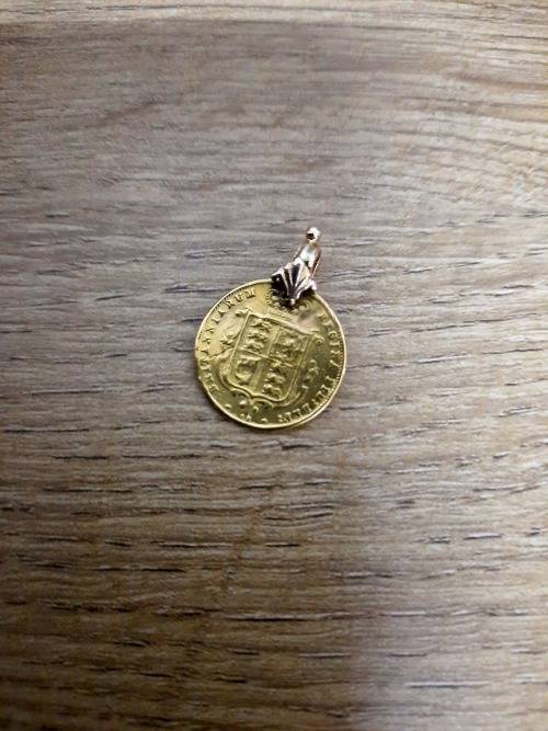 1868 Gold Sovereign - Young Victoria head and Shield at the back, 7,98Grams 22Carat GOLD