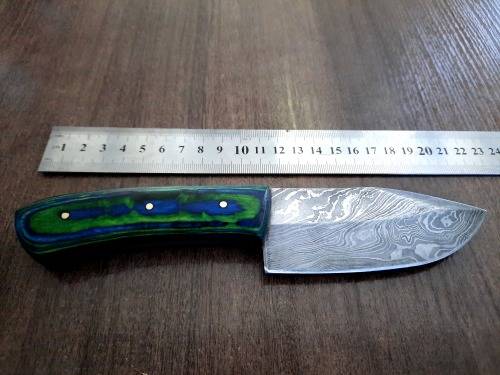 Handmade Damascus steel HUNTING Knife with Wooden handle scales. No Leather Sheath !