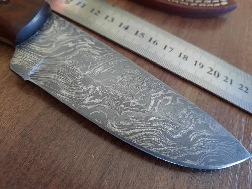 Handmade Damascus steel HUNTING Knife with Wooden handle scales, No leather included.