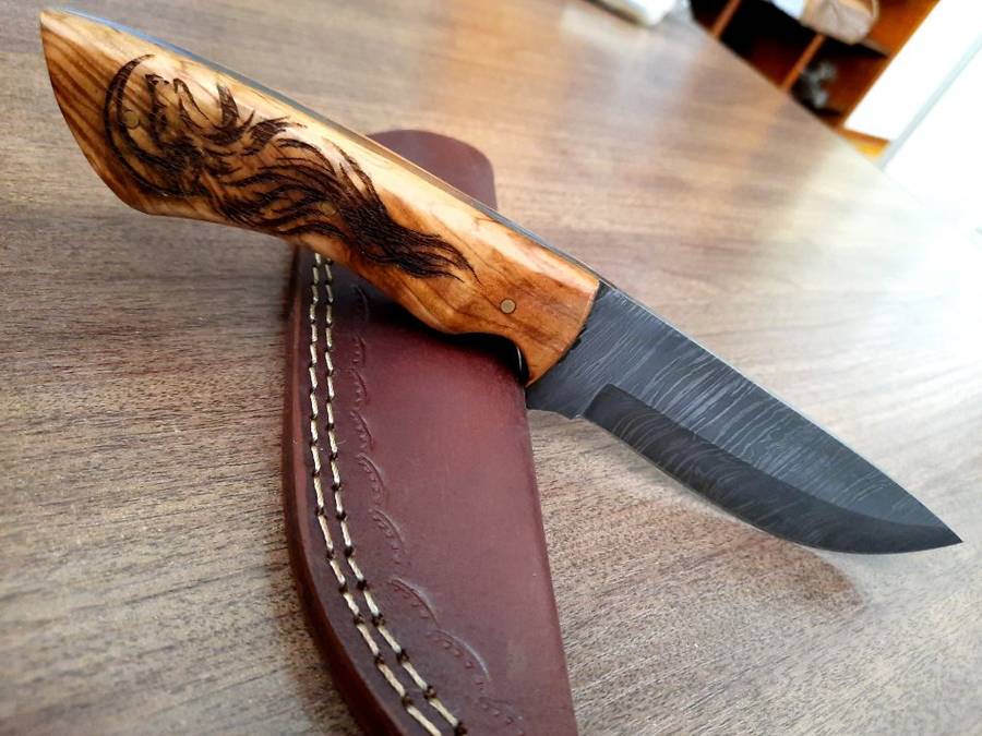 Handmade Damascus steel HUNTING Knife with Wooden handle scales, No leather included.