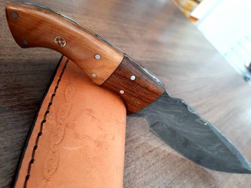 Handmade Damascus steel HUNTING Knife with Wooden handle scales, Perfect Gift for him.