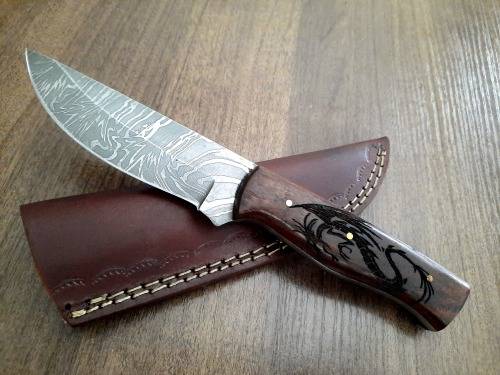Handmade Damascus steel HUNTING Knife with Wooden handle scales, New stock !