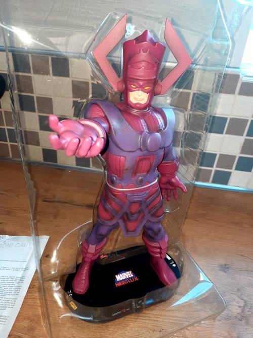 Marvel Heroclix GALACTUS, very good condition, see all pictures, boxed. Crazy R1 start auction.