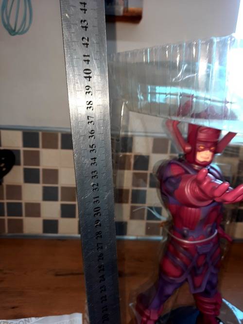 Marvel Heroclix GALACTUS, very good condition, see all pictures, boxed. Crazy R1 start auction.