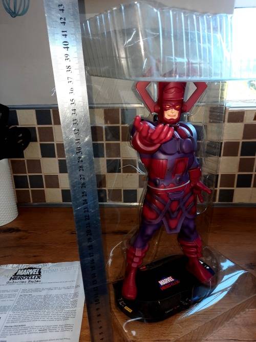 Marvel Heroclix GALACTUS, very good condition, see all pictures, boxed. Crazy R1 start auction.