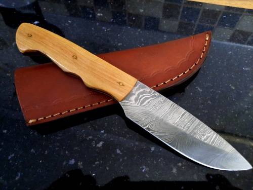 Handmade Damascus steel HUNTING Knife with Wooden handle scales. The exact knife you will receive.