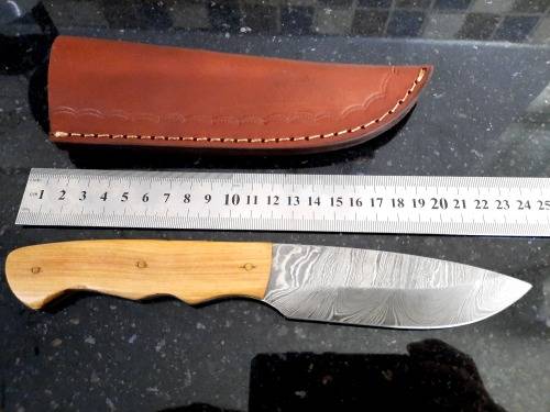Handmade Damascus steel HUNTING Knife with Wooden handle scales. The exact knife you will receive.