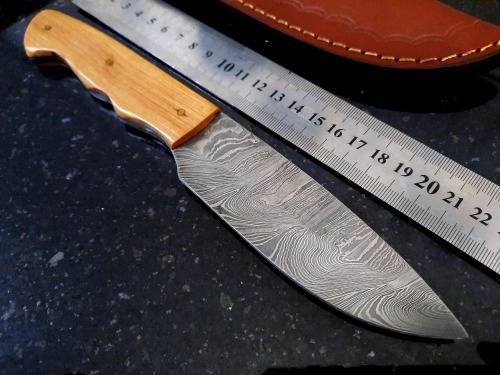 Handmade Damascus steel HUNTING Knife with Wooden handle scales. The exact knife you will receive.