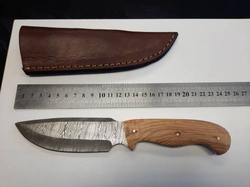 Handmade Damascus steel HUNTING Knife with Wooden handle scales. The exact knife you will receive.
