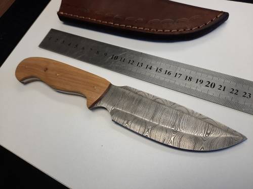 Handmade Damascus steel HUNTING Knife with Wooden handle scales. The exact knife you will receive.
